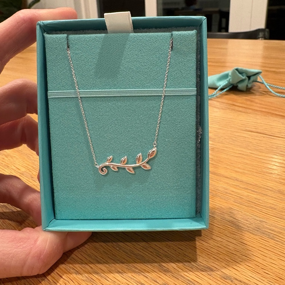 Tiffany & Co. Olive Branch Vine 925 Silver Leaf Necklace 17.5”